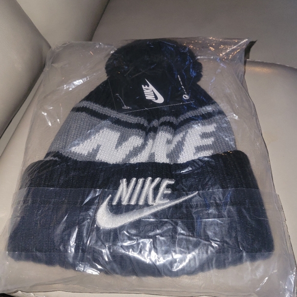 WINTER HATS - Picture 2 of 16